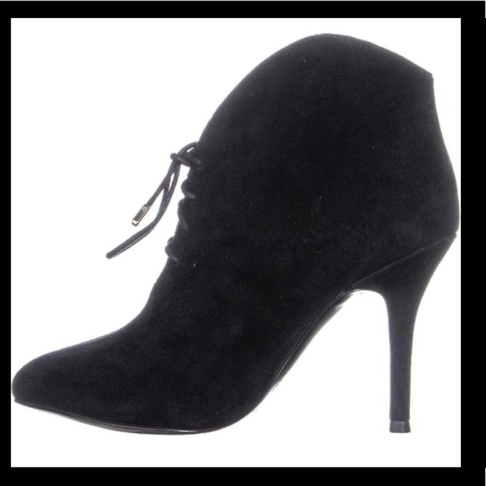 🎊Host Pick 🎉 Black Vince Camuto suede booties